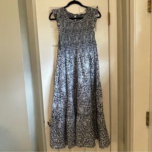 Vineyard Vines smocked blue and white dress